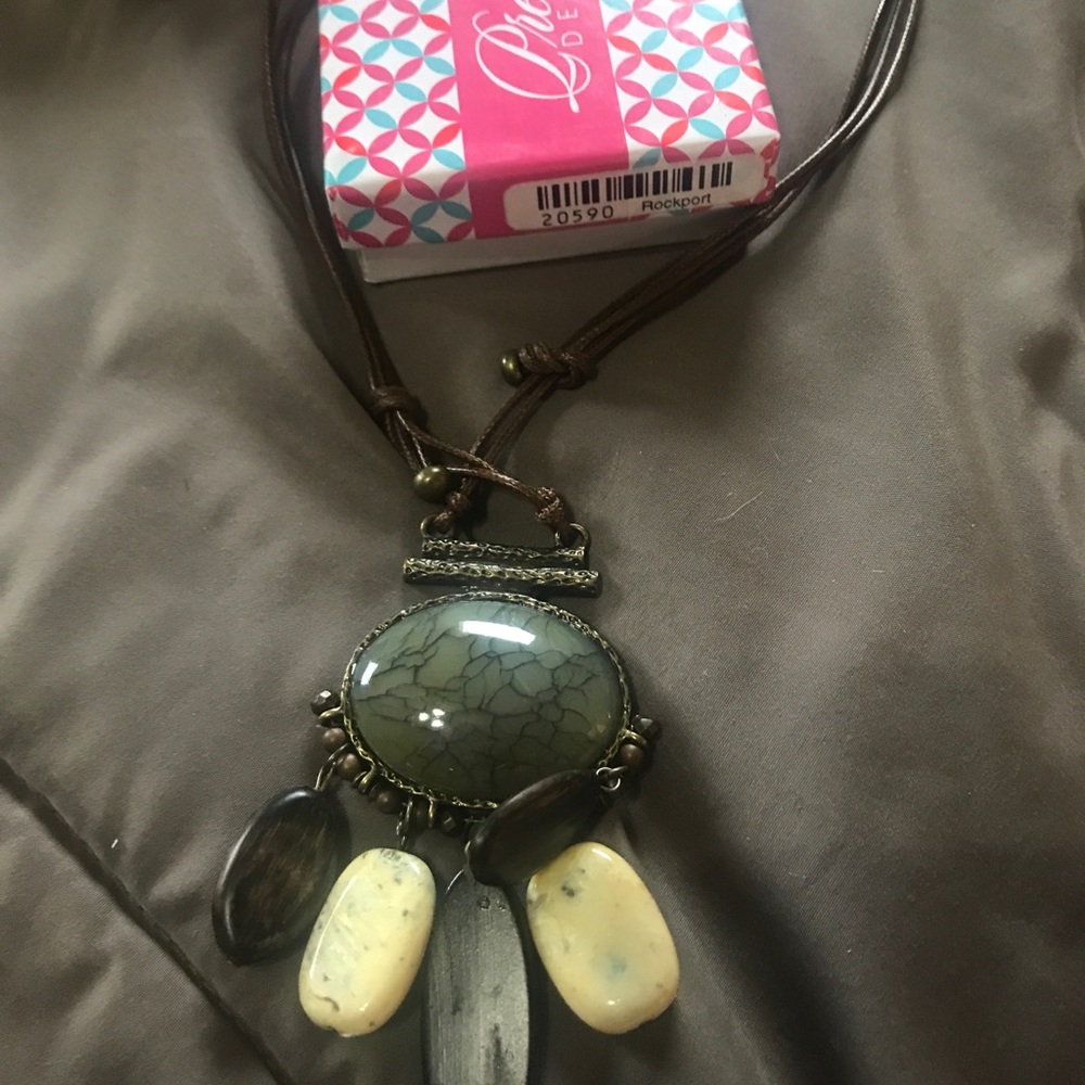 NIB PREMIER DESIGNS Rockport necklace